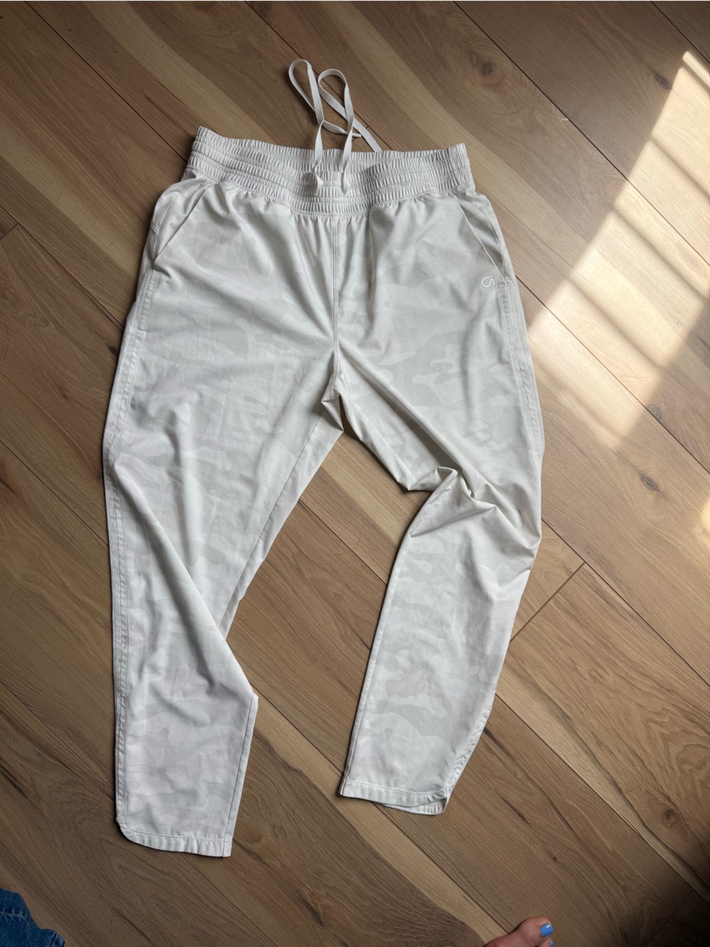 GAP Women’s White Camo Casual Jogger Pants